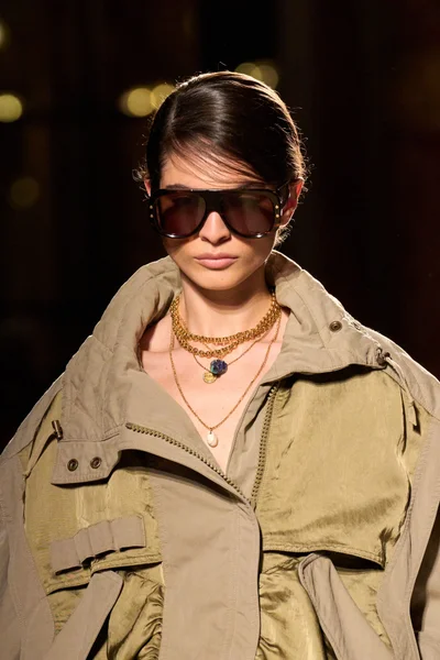 Look 69